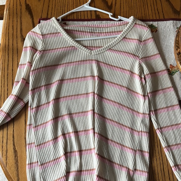 Gently used -like NEW American eagle sweaters - Picture 5 of 5